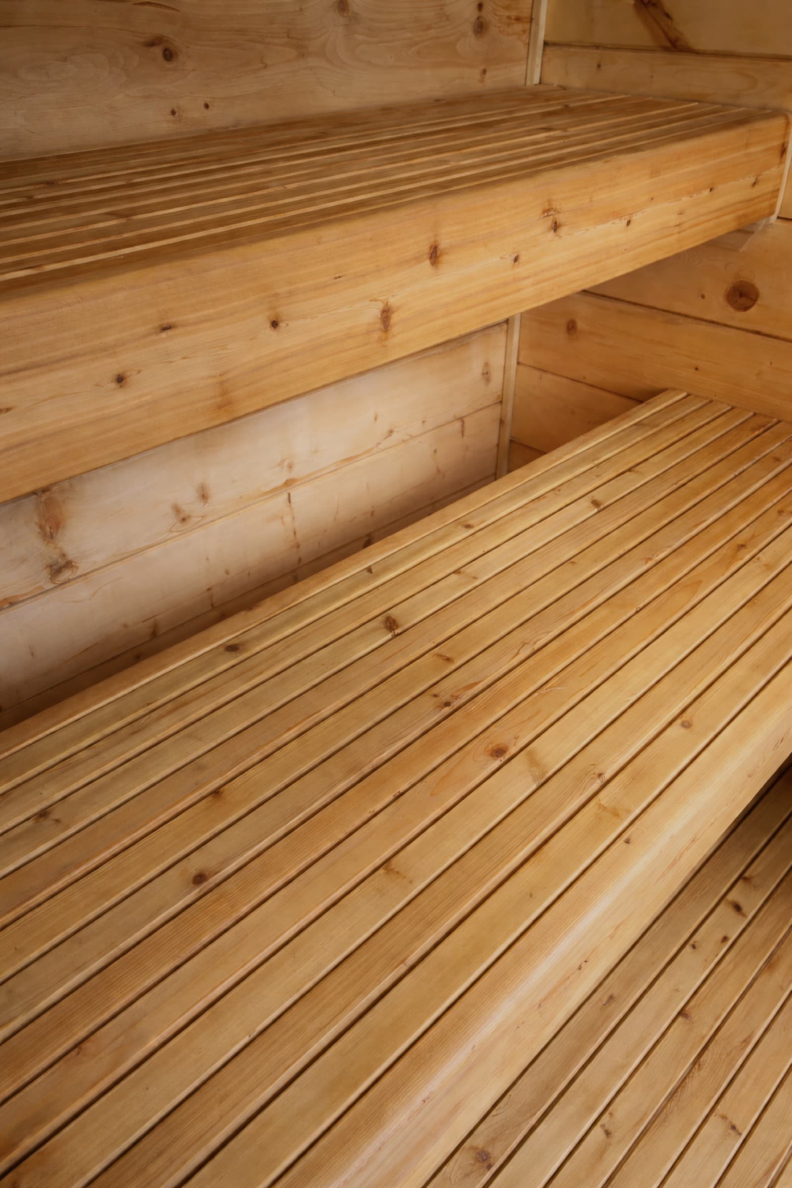 Three-tier bench layout — full-body heat