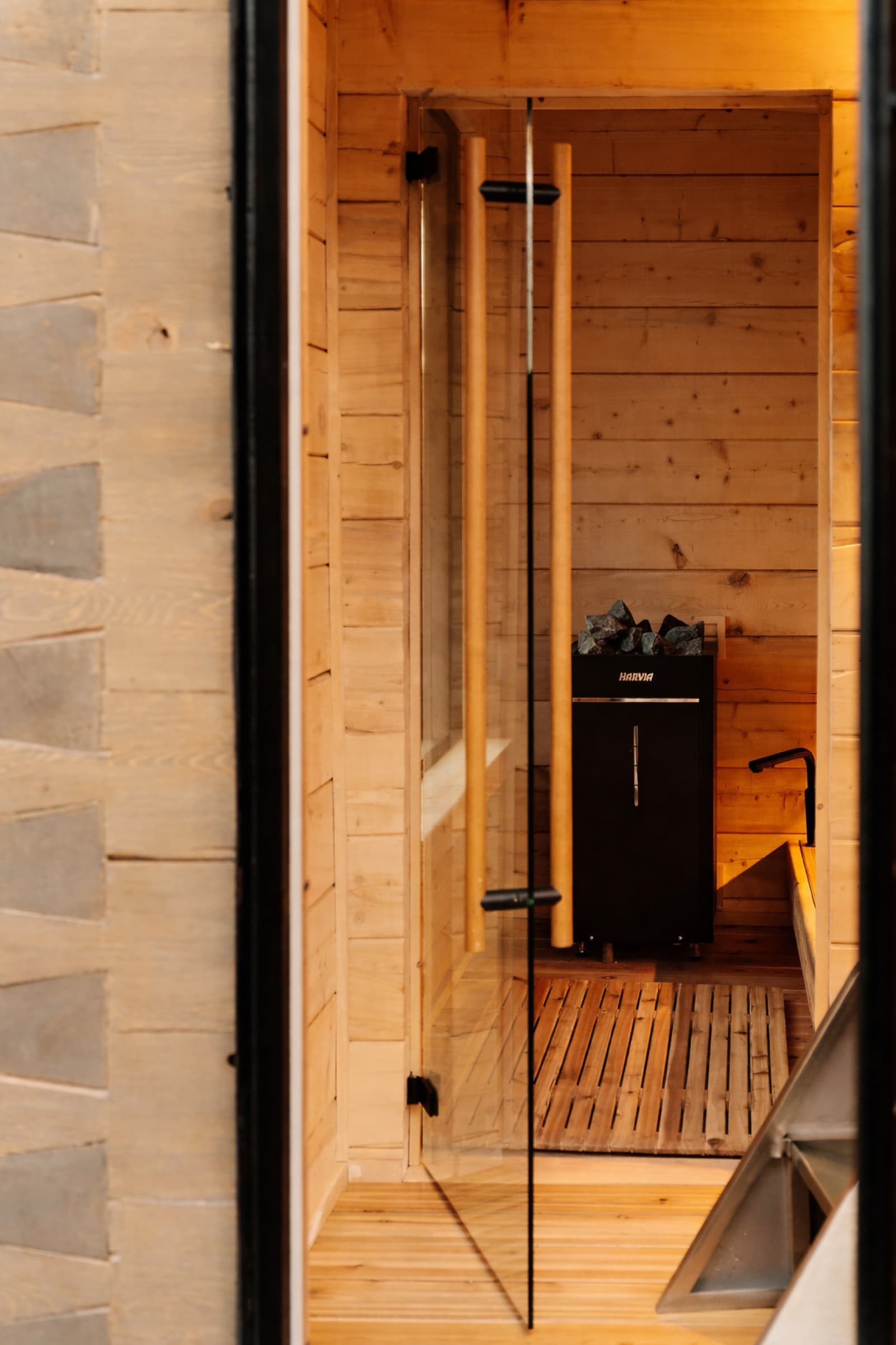 The threshold between heat and cold